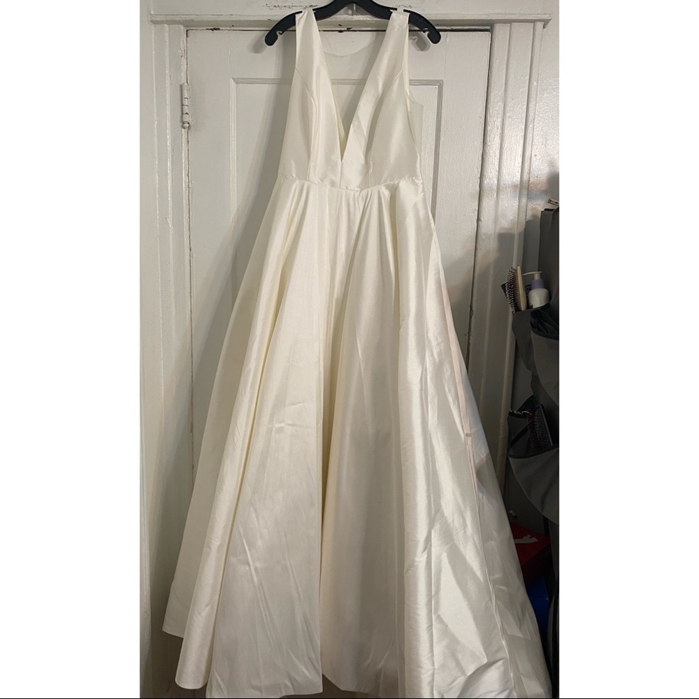 Lovely Bride Wedding Dress - Picture 7 of 10